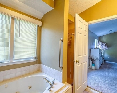 8506 Club Side Drive - Photo Thumbnail 18