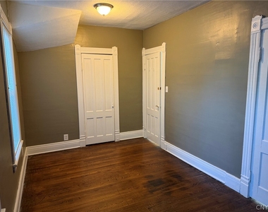 169 Mayar Street - Photo Thumbnail 6