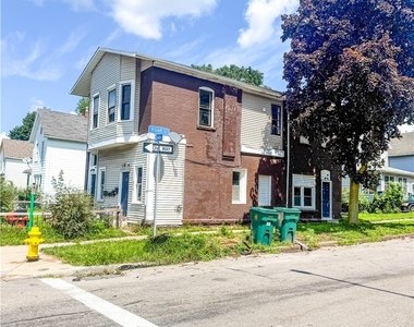 308 Reynolds Street - Photo Thumbnail 3