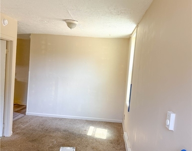 308 Reynolds Street - Photo Thumbnail 4