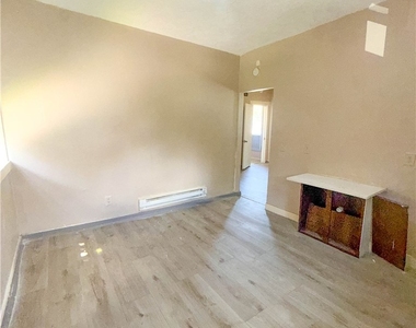 308 Reynolds Street - Photo Thumbnail 9