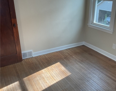 183 Hamilton Drive - Photo Thumbnail 11
