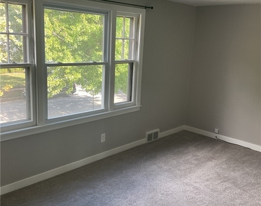 183 Hamilton Drive - Photo Thumbnail 4