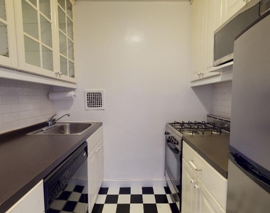 66-15 Thornton Place - Photo Thumbnail 6