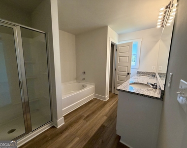 232 Lake Meadows Drive - Photo Thumbnail 8