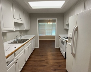 1302 Manning Way - Photo Thumbnail 7