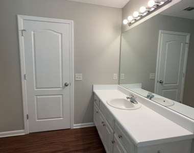 1302 Manning Way - Photo Thumbnail 17