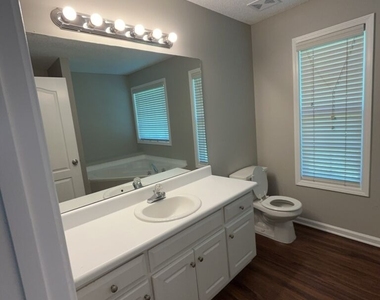 1302 Manning Way - Photo Thumbnail 15