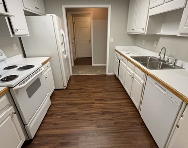 1302 Manning Way - Photo Thumbnail 5