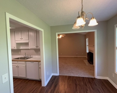 1302 Manning Way - Photo Thumbnail 4