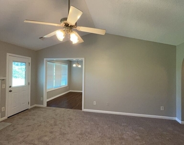 1302 Manning Way - Photo Thumbnail 2
