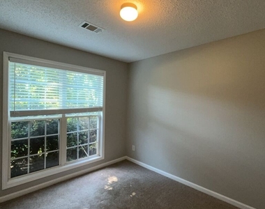 1302 Manning Way - Photo Thumbnail 22