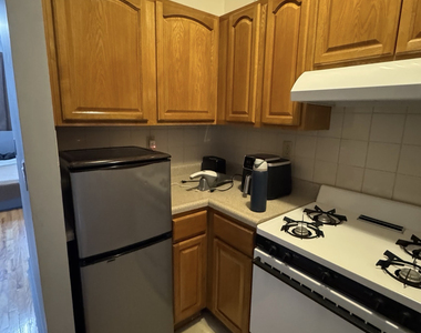 901 St Johns Place - Photo Thumbnail 2