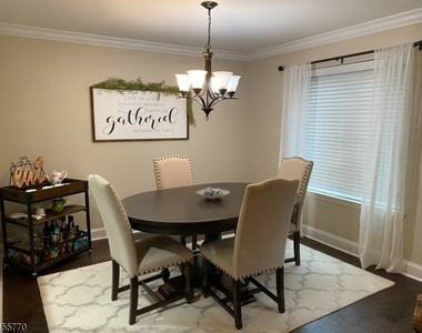 264 Riveredge Dr - Photo Thumbnail 6