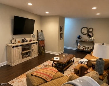 264 Riveredge Dr - Photo Thumbnail 2