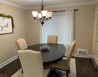 264 Riveredge Dr - Photo Thumbnail 7
