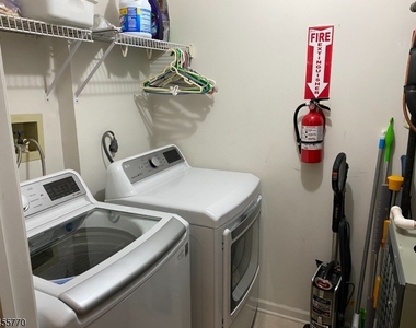 264 Riveredge Dr - Photo Thumbnail 13
