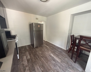 273 Netherwood Ave - Photo Thumbnail 6