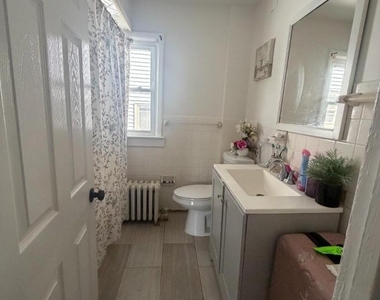 273 Netherwood Ave - Photo Thumbnail 2