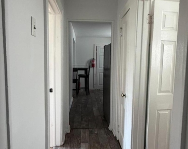 273 Netherwood Ave - Photo Thumbnail 4