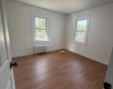 273 Netherwood Ave - Photo Thumbnail 3