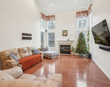 15 Shadow Hill Way - Photo Thumbnail 4