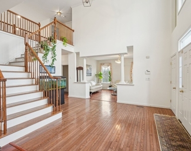 15 Shadow Hill Way - Photo Thumbnail 1