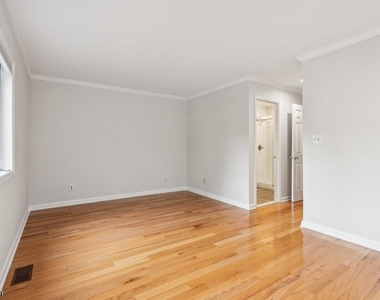 251 Plymouth Ct - Photo Thumbnail 15