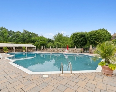 251 Plymouth Ct - Photo Thumbnail 31