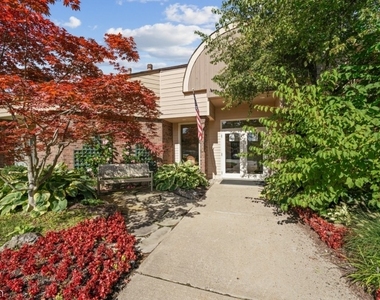 251 Plymouth Ct - Photo Thumbnail 24