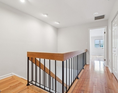 251 Plymouth Ct - Photo Thumbnail 9