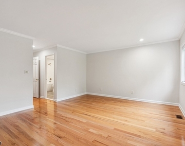 251 Plymouth Ct - Photo Thumbnail 12