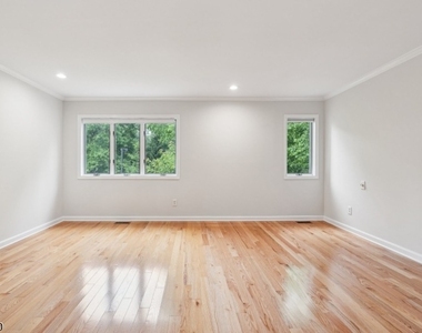 251 Plymouth Ct - Photo Thumbnail 11
