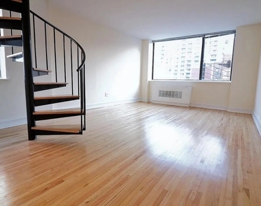 365 West 52nd Street - Photo Thumbnail 6