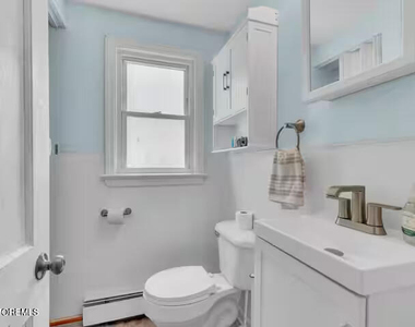 115 Dupont Avenue - Photo Thumbnail 7
