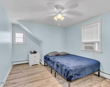 115 Dupont Avenue - Photo Thumbnail 6