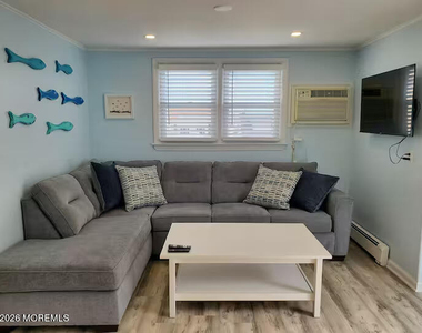 115 Dupont Avenue - Photo Thumbnail 5