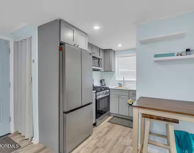 115 Dupont Avenue - Photo Thumbnail 1