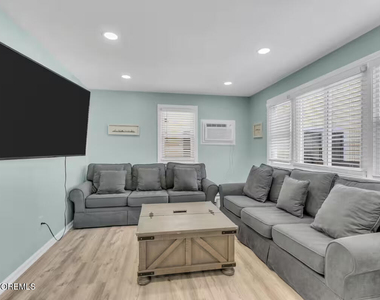 115 Dupont Avenue - Photo Thumbnail 7