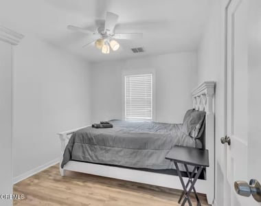 115 Dupont Avenue - Photo Thumbnail 7