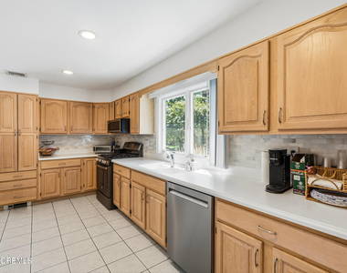 704 Dow Avenue - Photo Thumbnail 7
