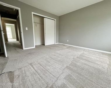 302 Center Street - Photo Thumbnail 18