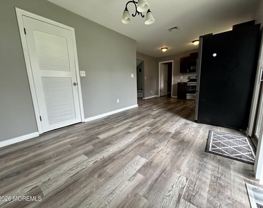 302 Center Street - Photo Thumbnail 6