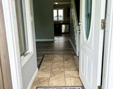 302 Center Street - Photo Thumbnail 2