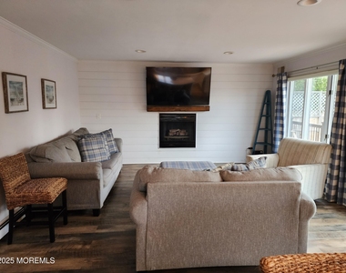 416 Blodgett Avenue - Photo Thumbnail 12