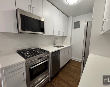 E 82 St - Photo Thumbnail 2