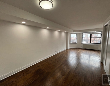 E 82 St - Photo Thumbnail 1