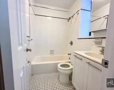 West 72 Street - Photo Thumbnail 3