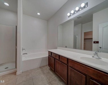 4582 W Crescent Road - Photo Thumbnail 7