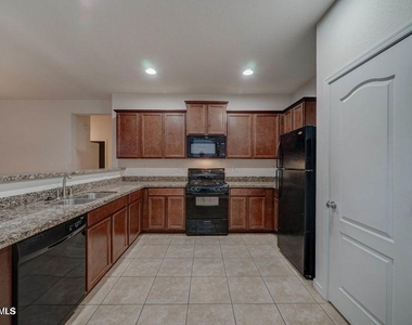 4582 W Crescent Road - Photo Thumbnail 2